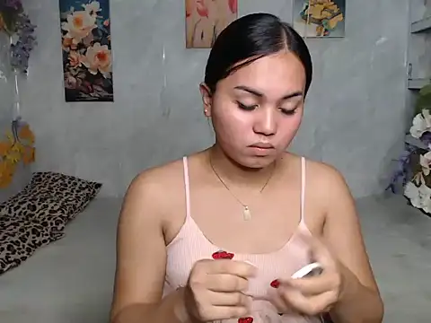 ur_asiankat's Live XXX Chat