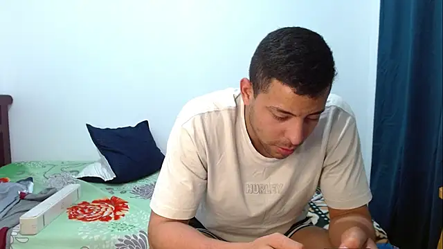 Chat +18 de Cris_LaCobra_ ao vivo