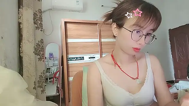 Lili_666 Adlı Modelin Canlı XXX Sohbeti