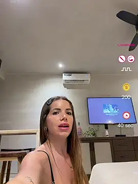 MatildaHai Adlı Modelin Canlı XXX Sohbeti