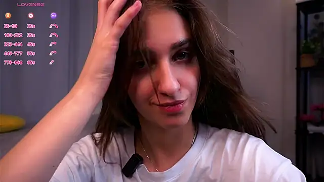 Chat +18 de ClarineCasebolt ao vivo