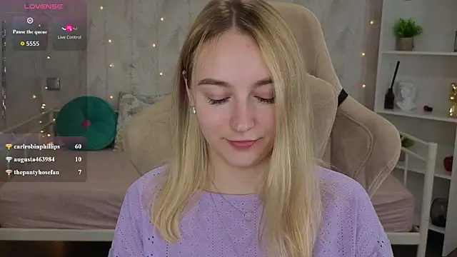 צ'אט XXX בשידור חי של Shy_Polly