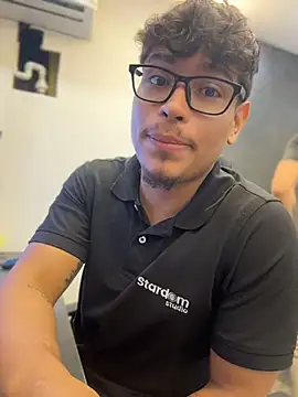alekzamo 即時 XXX 聊天