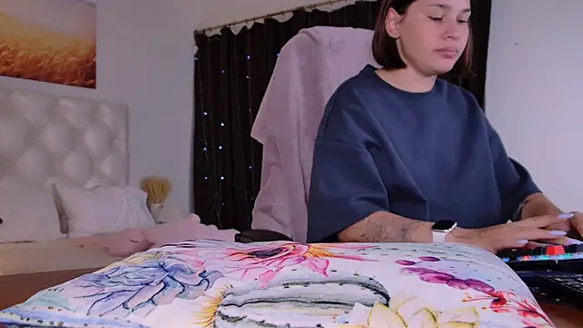 KimClarks_'s Live XXX Chat