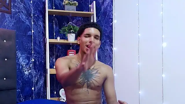 XXX chat uživo modela kai_storm77