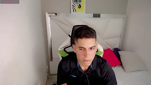 bby_cashh élő XXX-chatje