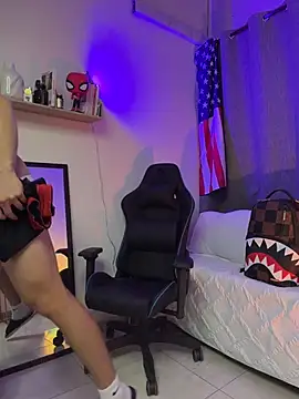 ASHTON_HILS XXX чат на живо