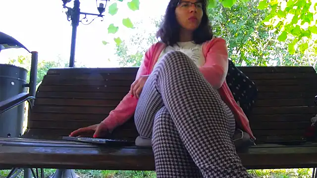 BigLabia_PublicPark's Live XXX Chat