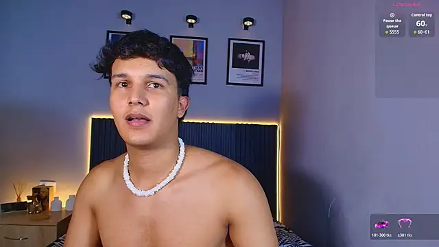 Leo_Savage_ Adlı Modelin Canlı XXX Sohbeti