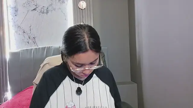 צ'אט XXX בשידור חי של adaira31