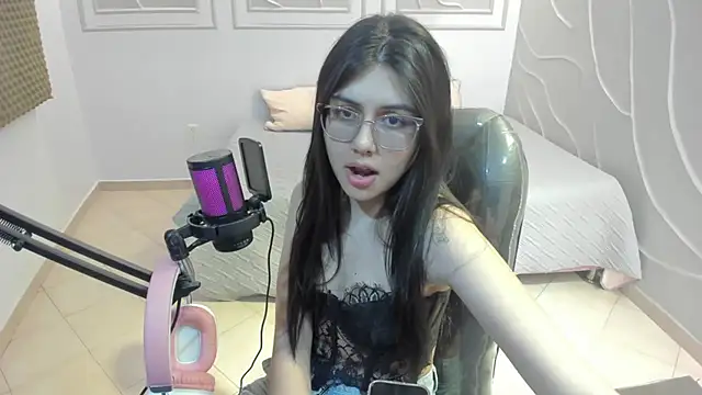Cloebennet013's Live XXX Chat