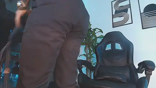 ALPHA_DOMINUS_ Show in webcam