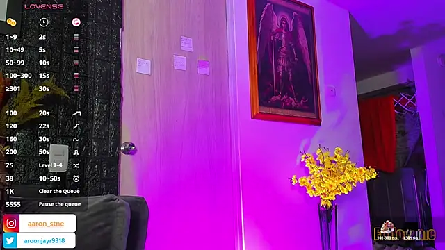 Chat XXX ao vivo de Aaron_ST