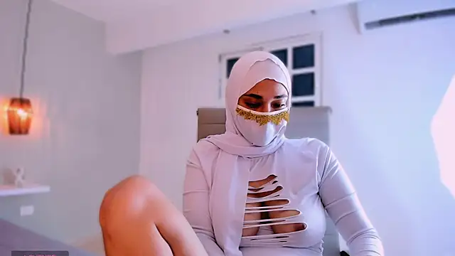 צ'אט XXX בשידור חי של LittleNoor