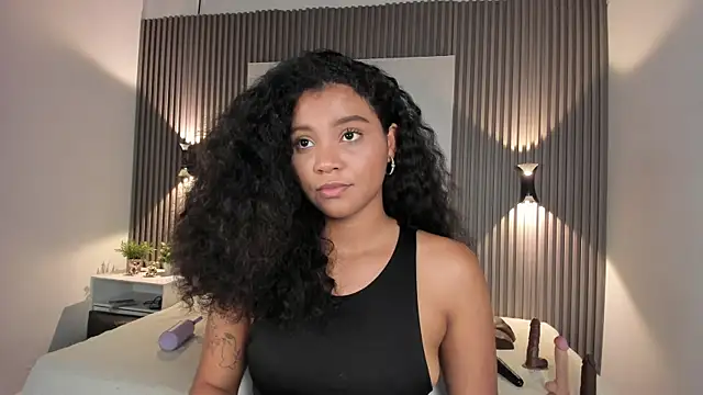 Zafiiraa Chat XXX in diretta