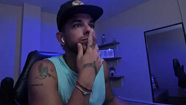 _Juan023_ Live XXX-Chat