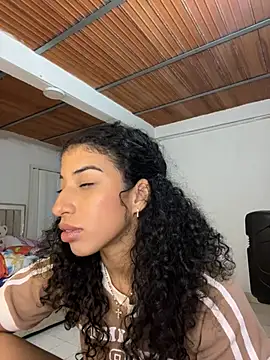 Miily_0 লাইভ XXX চ্যাট