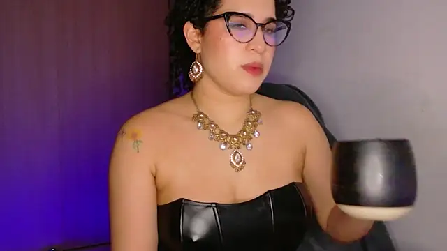 Chat +18 de DIVINANGELA ao vivo