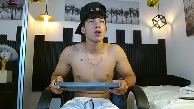 ren_storm's Live XXX Chat