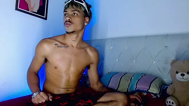 Angel_foxc13 élő XXX-chatje