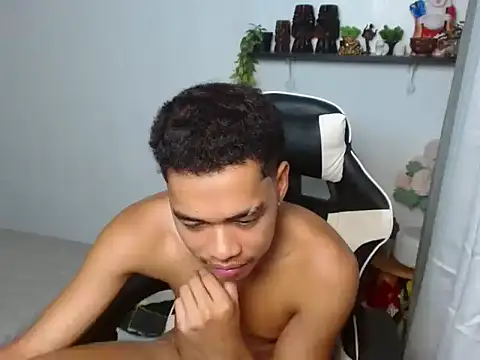 Chat +18 de curlyasian_njxx ao vivo