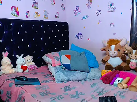 ShantalsSecret's Live XXX Chat