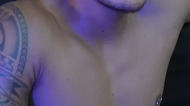 Chatroom XXX en direct de aaron_bolt