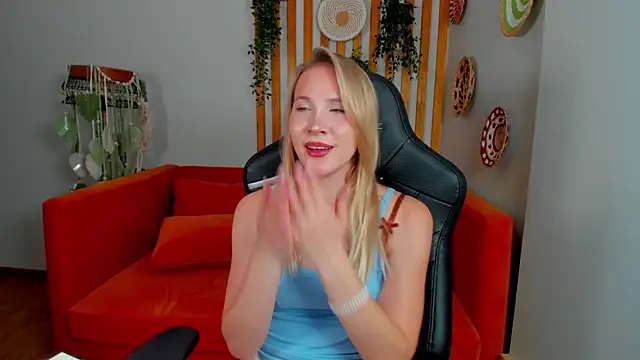 ElaraVoltage's Live XXX Chat