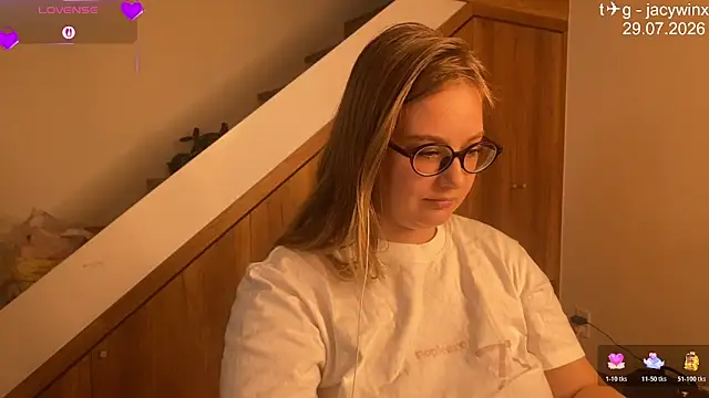 JacyWinslat Adlı Modelin Canlı XXX Sohbeti