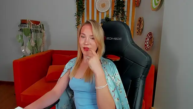 ElaraVoltage's Live XXX Chat