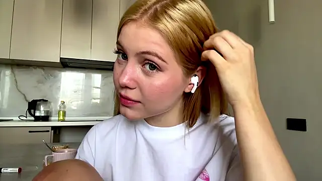 AlberthaBudd Live XXX-Chat