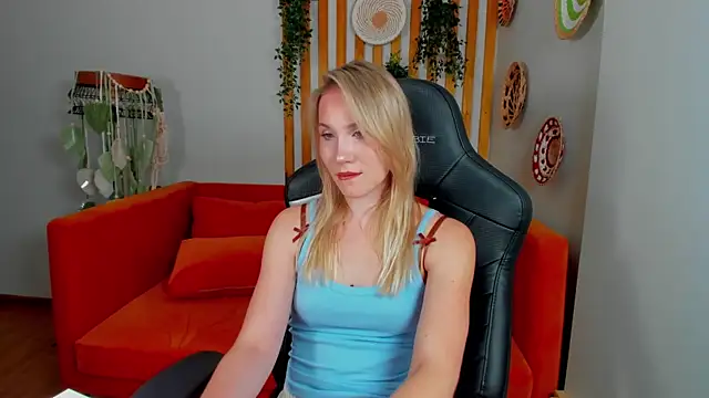 ElaraVoltage's Live XXX Chat