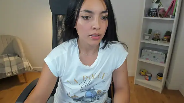 _BellaEvans_ Adlı Modelin Canlı XXX Sohbeti