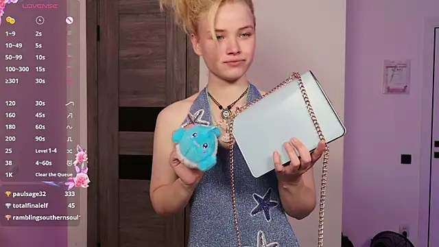 ChloeWells Adlı Modelin Canlı XXX Sohbeti