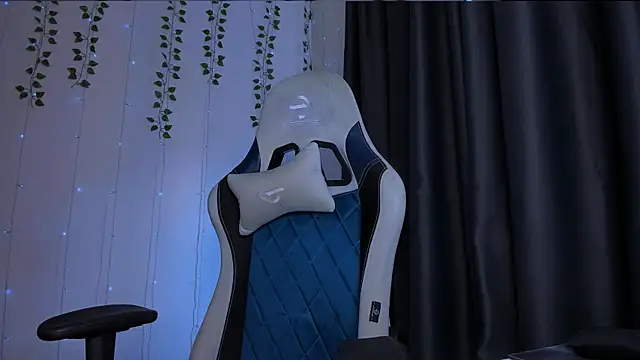 KarlaSimのライブXXXチャット