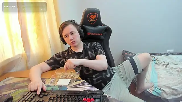 iliaskrislove Chat XXX live