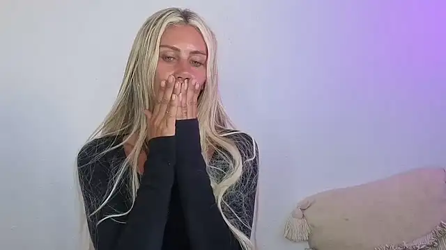 Elsa_24 élő XXX-chatje