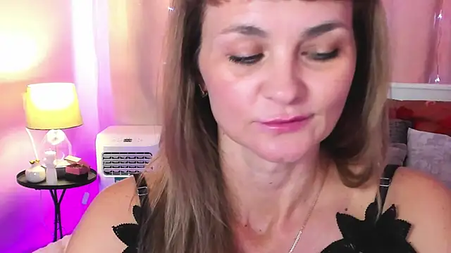 annasimonsj Adlı Modelin Canlı XXX Sohbeti