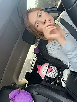 צ'אט XXX בשידור חי של okgirl_23