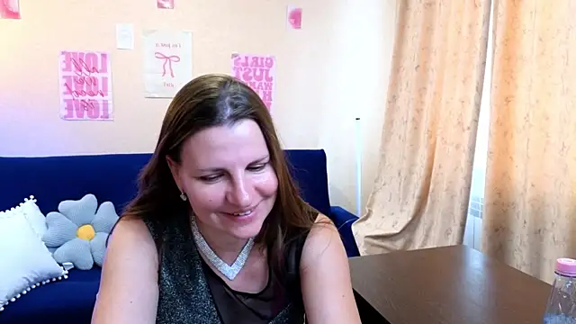 Chat +18 de Mirabelle_Velvet ao vivo