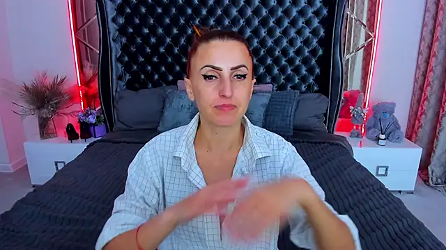 Chat +18 de Rebecca_Diamond ao vivo