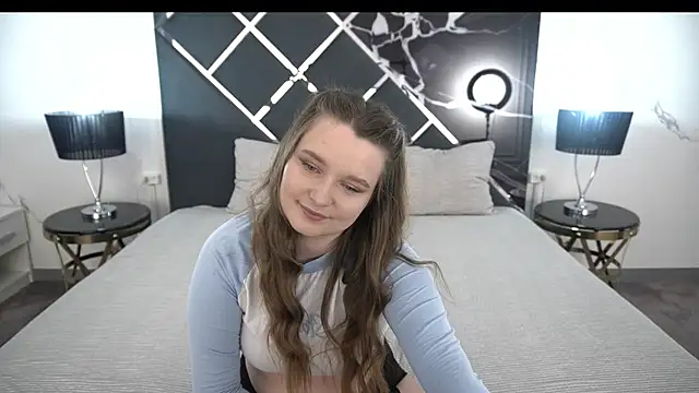 Chatroom XXX en direct de MagicPeachh_