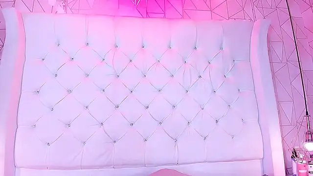 Dojameow1 Adlı Modelin Canlı XXX Sohbeti