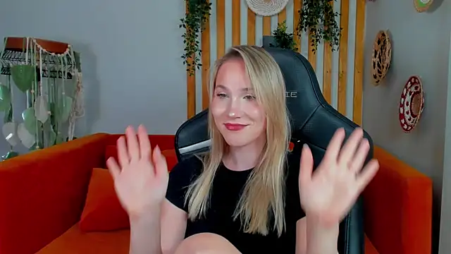 ElaraVoltage's Live XXX Chat