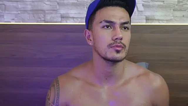 aaron_bolt – Naživo XXX chat