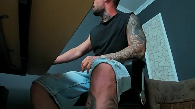 BrianHunts live XXX chat