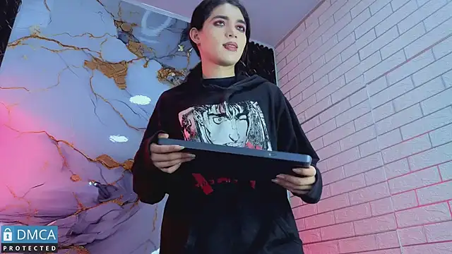 MaeveKuro Chat XXX in diretta