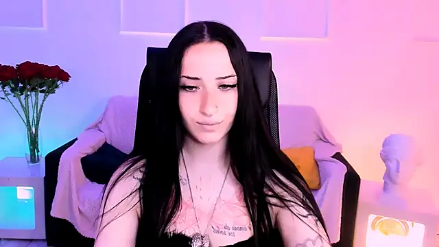 MonicaLowes' Live XXX Chat