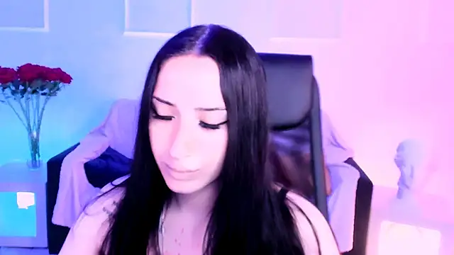 MonicaLowes' Live XXX Chat