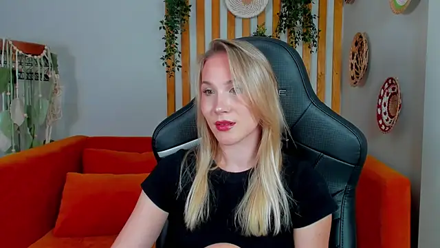 Chat +18 de ElaraVoltage ao vivo
